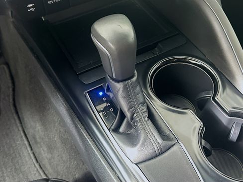Used 2018 Toyota Camry SE w/ Convenience Package FWD image 24