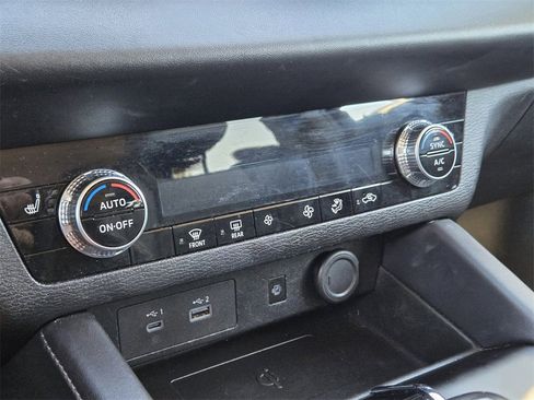 Used 2024 Mitsubishi Outlander SE image 21