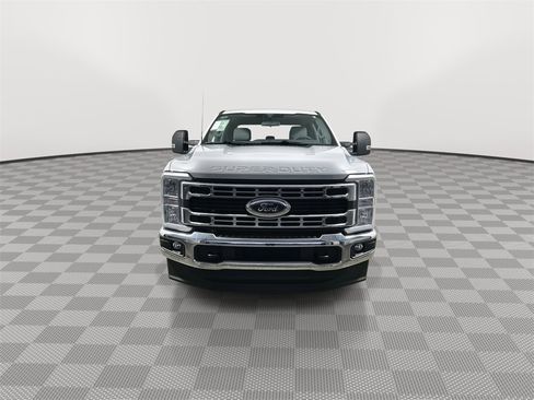 Used 2025 Ford F250 XLT image 3