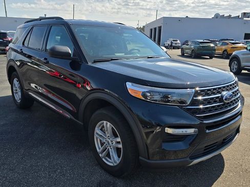 Certified 2023 Ford Explorer XLT w/ Equipment Group 202A AWD/4WD image 7