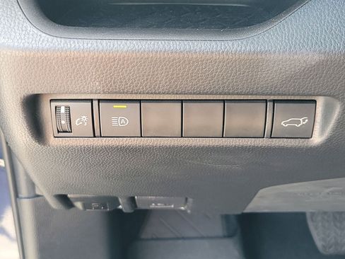 Used 2022 Toyota RAV4 XLE Premium FWD image 31