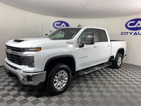 Used 2024 Chevrolet Silverado 2500 LT AWD/4WD image 7