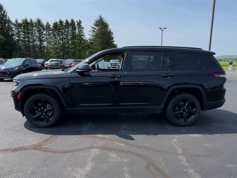 Used 2023 Jeep Grand Cherokee L Limited w/ Black Appearance Package image 5