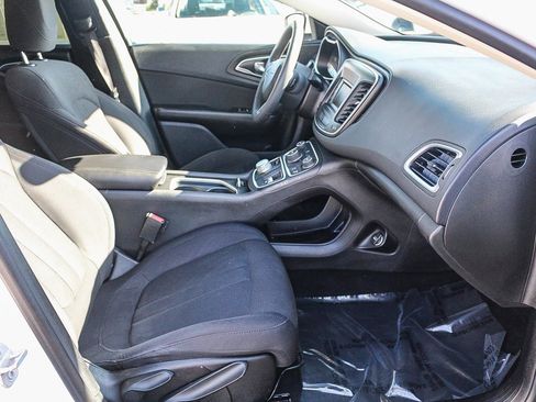 Used 2015 Chrysler 200 Limited image 18
