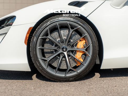 Used 2023 McLaren Artura image 18