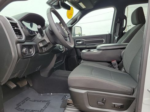 Used 2026 RAM 2500 Big Horn AWD/4WD image 6