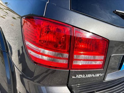 Used 2020 Dodge Journey SE w/ Blacktop Package FWD image 28