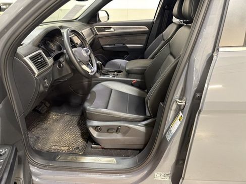 Certified 2021 Volkswagen Atlas Cross Sport SE w/ Panoramic Sunroof Package AWD/4WD image 6