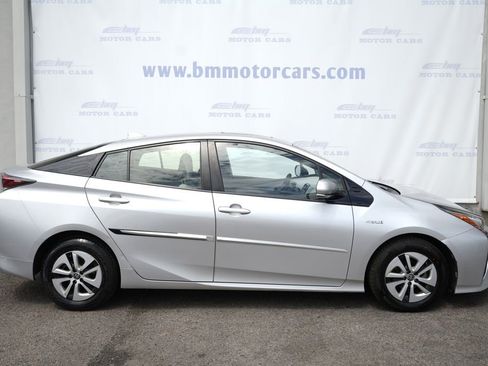 Used 2017 Toyota Prius Four w/ Advanced Technology Package FWD image 7