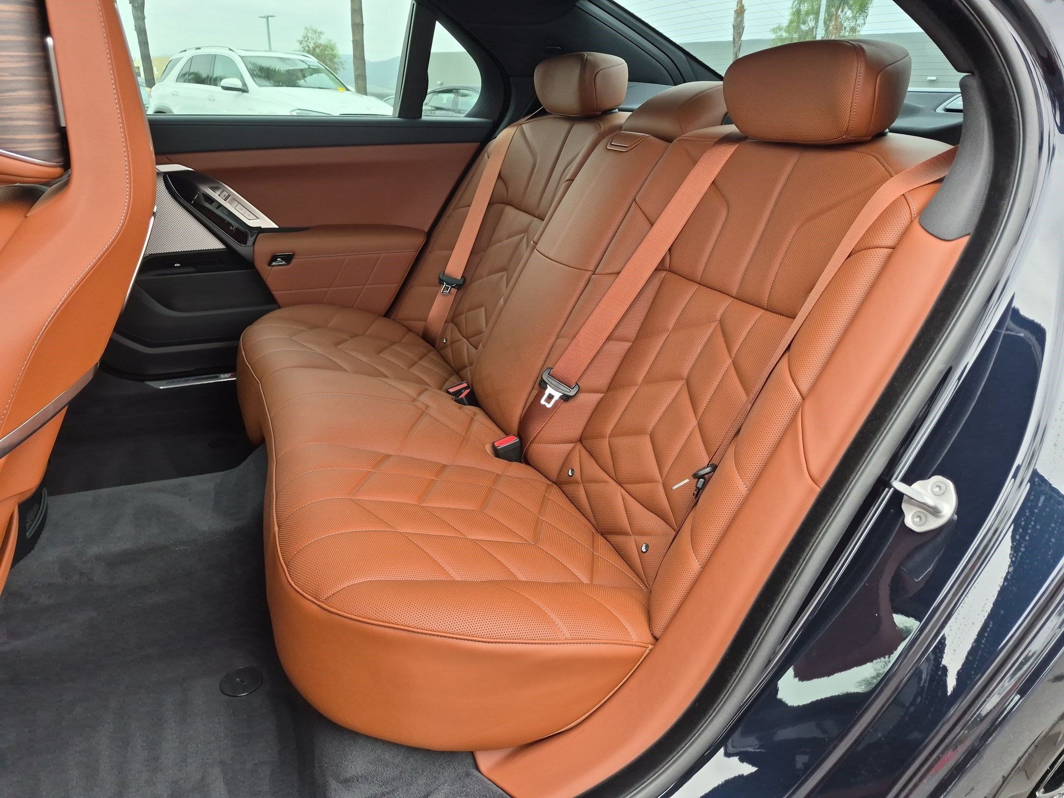 Used 2026 BMW 750e xDrive AWD/4WD image 31
