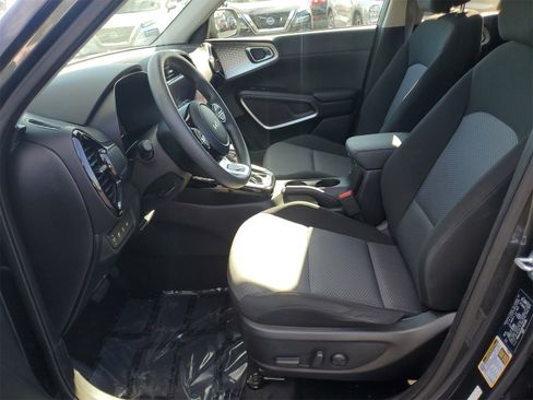 Used 2024 Kia Soul S image 9