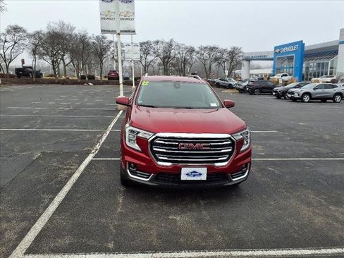 Used 2022 GMC Terrain SLT image 2