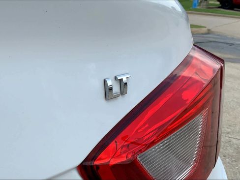 Used 2018 Chevrolet Cruze LT w/ Convenience Package image 9