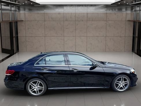 Used 2015 Mercedes-Benz E 400 4MATIC Sedan image 2