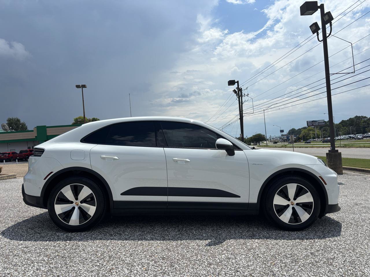 Used 2024 Porsche Macan 4 Electric AWD/4WD image 7