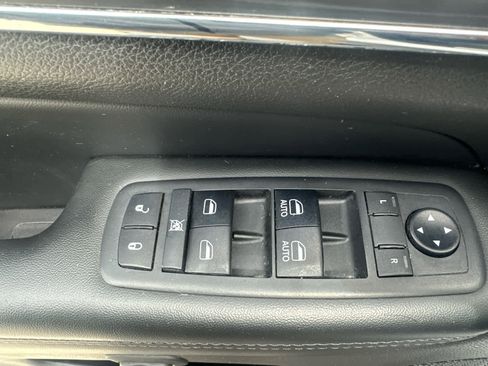 Used 2019 Jeep Grand Cherokee Limited image 27