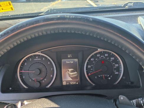 Used 2017 Toyota Camry SE image 17