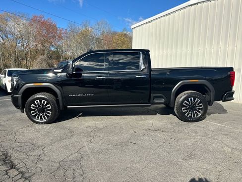 Used 2025 GMC Sierra 2500 Denali Ultimate image 9