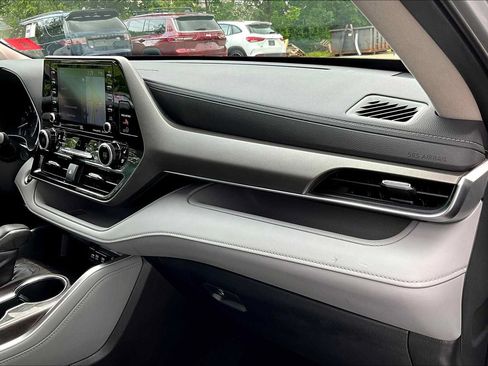 Used 2020 Toyota Highlander Limited AWD/4WD image 18