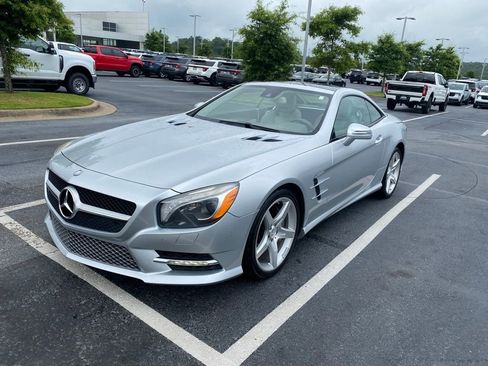 Used 2015 Mercedes-Benz SL 550 image 3