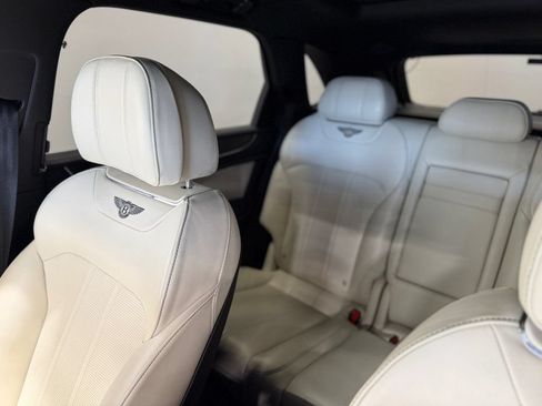 Used 2018 Bentley Bentayga Mulliner AWD/4WD image 20