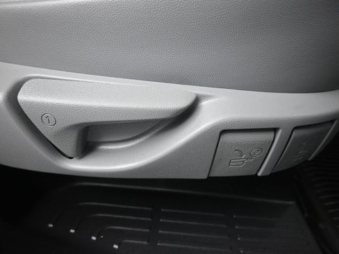 Used 2023 Toyota Highlander XLE FWD image 50