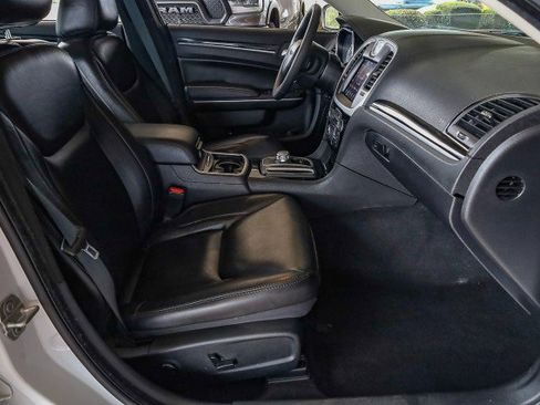 Used 2023 Chrysler 300 Touring L image 31