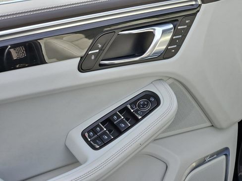 Used 2018 Porsche Macan S image 21