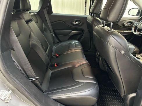 Used 2020 Jeep Cherokee Latitude Plus w/ Cold Weather Group image 19