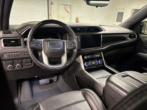 Used 2023 GMC Yukon XL Denali w/ Denali Reserve Package image 29