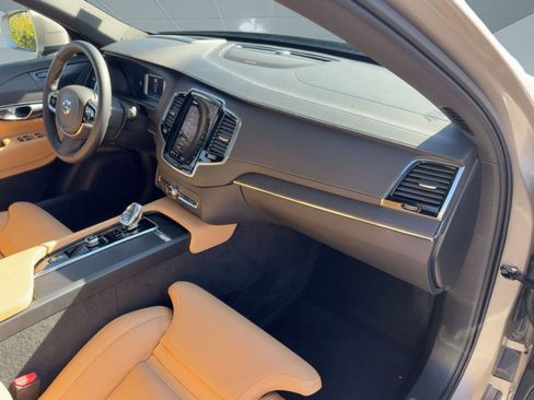 Certified 2024 Volvo XC90 B6 Ultimate w/ Protection Package Premier image 31