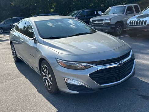 Used 2025 Chevrolet Malibu RS FWD image 3