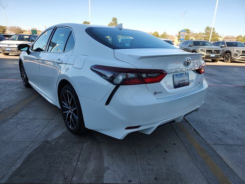 Used 2023 Toyota Camry SE image 5