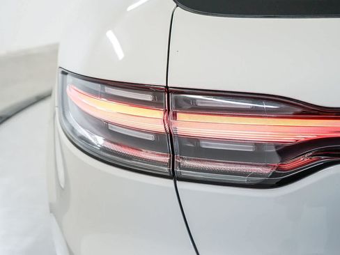 Certified 2026 Porsche Macan AWD/4WD image 11