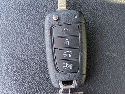 Used 2024 Hyundai Elantra SE FWD image 41