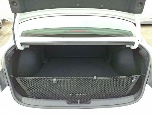 Certified 2025 Hyundai Elantra Sport image 28