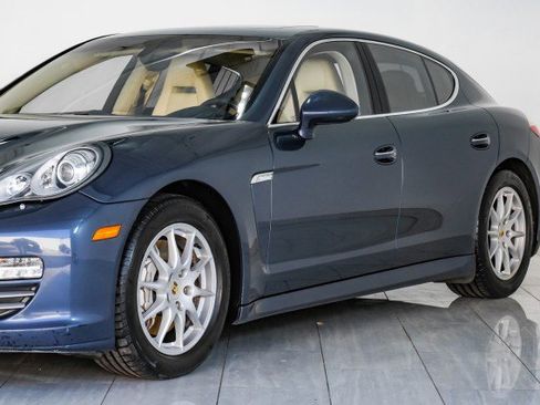 Used 2011 Porsche Panamera 4S image 61