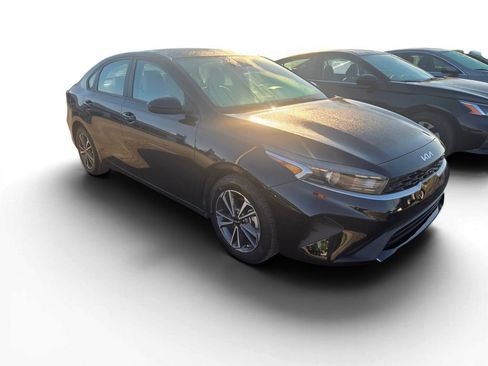 Used 2022 Kia Forte LXS FWD image 2