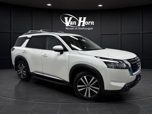 Used 2024 Nissan Pathfinder Platinum w/ Cargo Package image 1