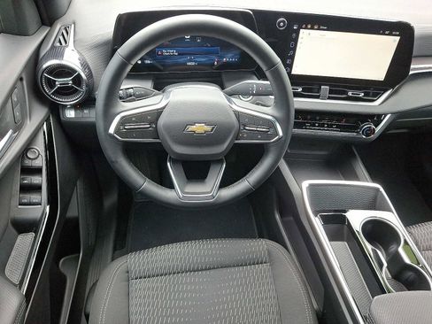 Used 2025 Chevrolet Equinox LT w/ Safety and Technology Package image 11