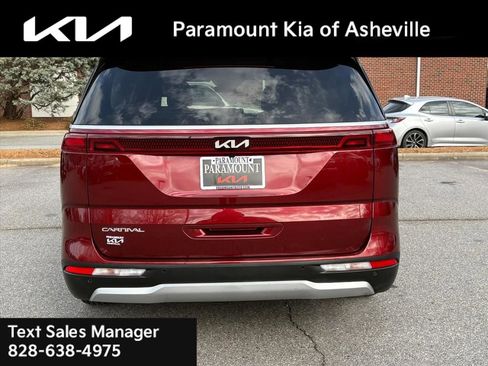 Used 2024 Kia Carnival LX image 5
