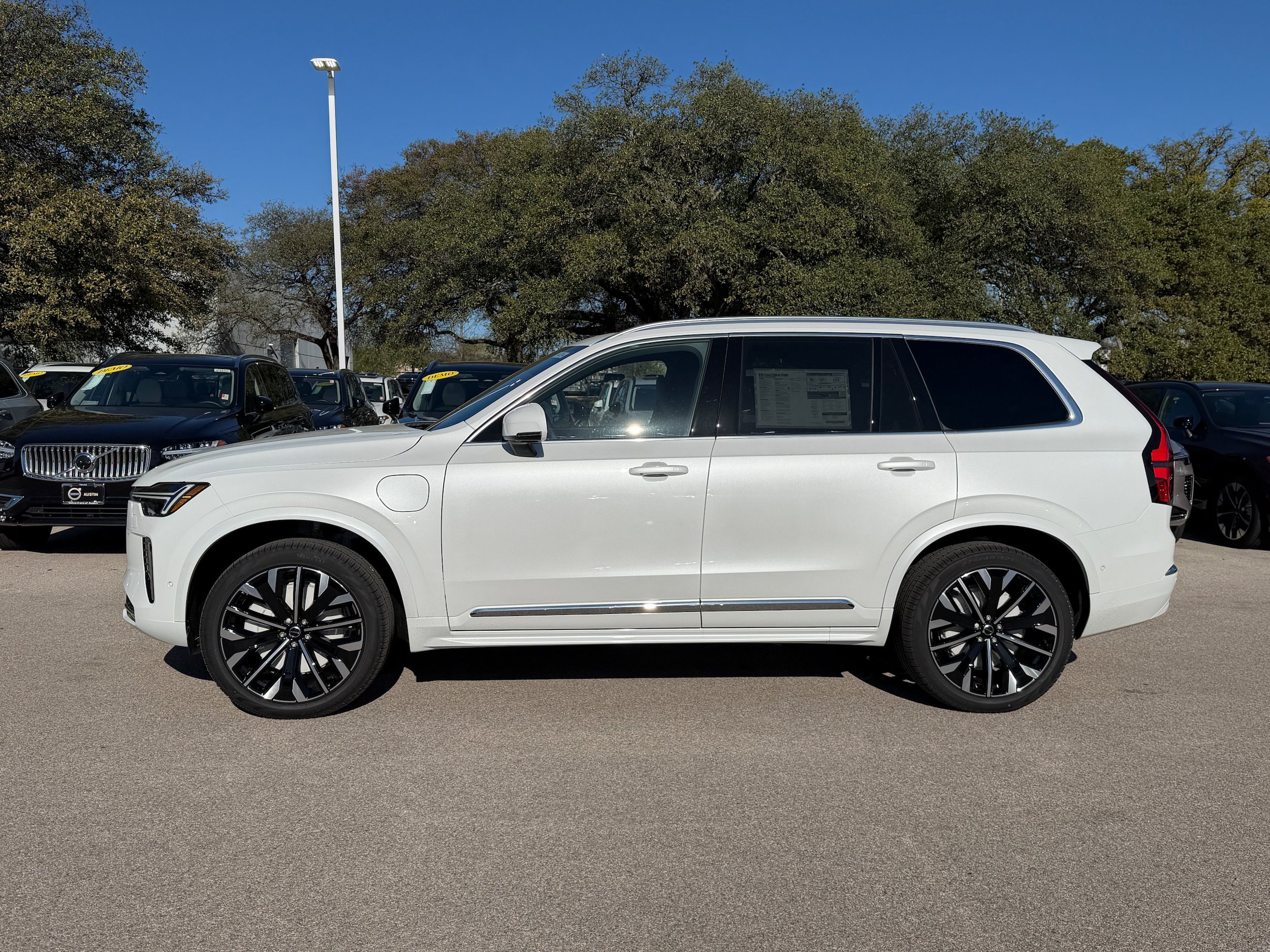 New 2026 Volvo XC90 T8 Plus w/ Protection Package Premier AWD/4WD image 3