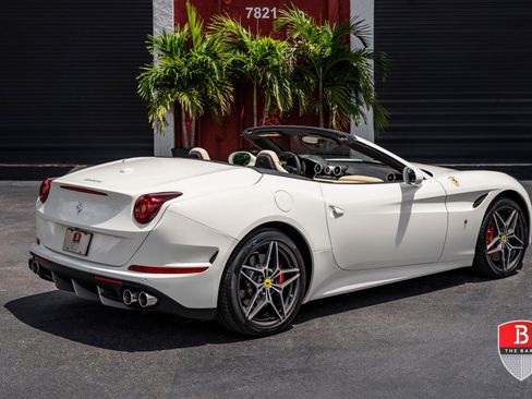 Used 2017 Ferrari California T RWD image 15