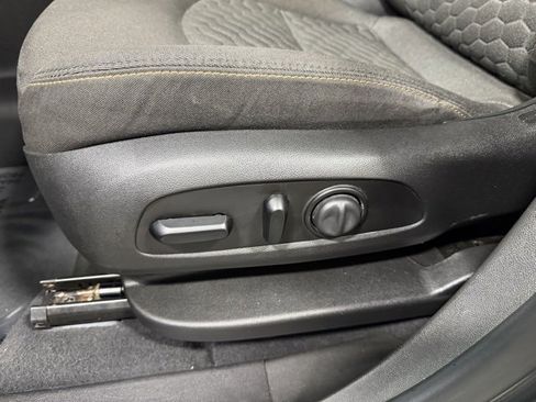 Used 2020 Chevrolet Equinox LT image 21