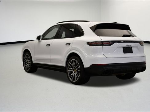 Used 2022 Porsche Cayenne Platinum Edition image 3