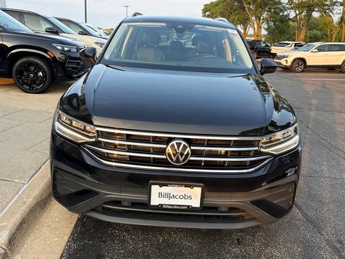 Used 2022 Volkswagen Tiguan SE AWD/4WD image 9