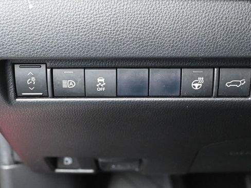 Used 2021 Toyota Venza XLE w/ Softex Package image 17