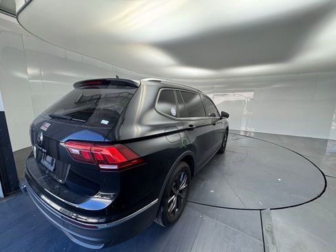 Used 2023 Volkswagen Tiguan SE w/ Panoramic Sunroof Package image 5