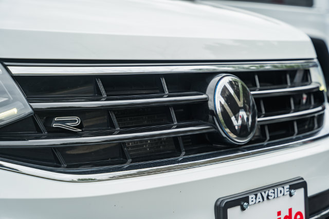 Used 2022 Volkswagen Tiguan SE R-Line AWD/4WD image 16