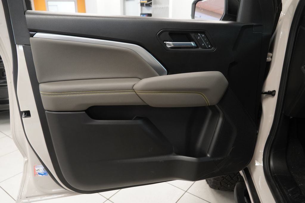 New 2026 Chevrolet Colorado ZR2 w/ Technology Package AWD/4WD image 17